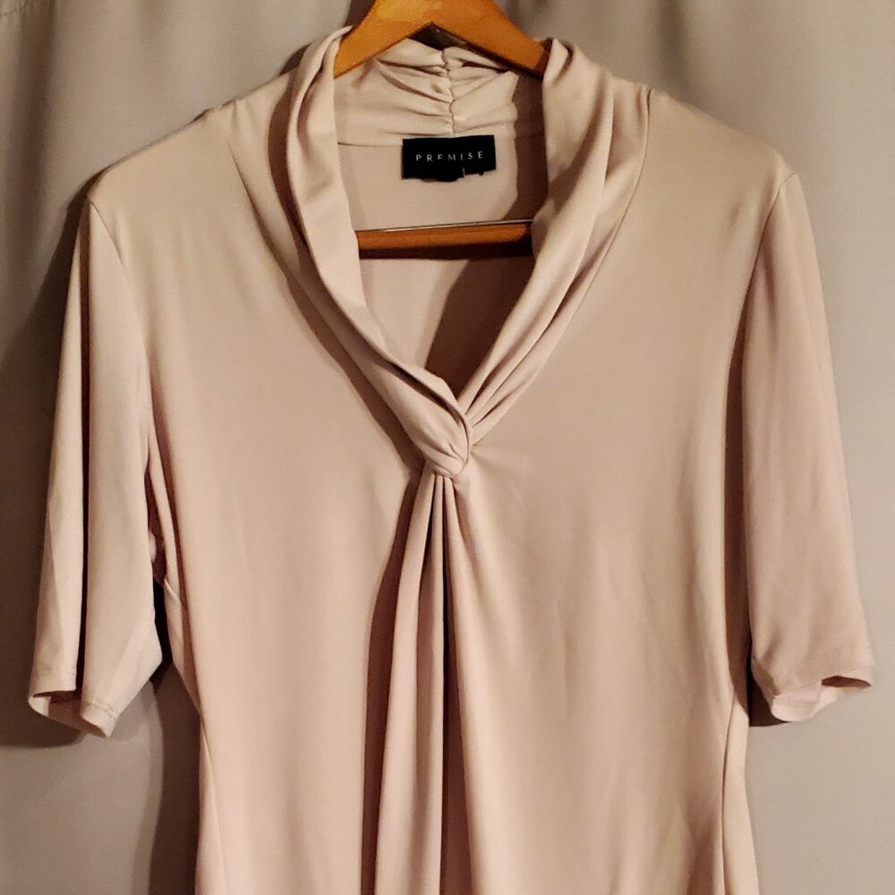 PREMISE (Women's White Knot Tied Top) V-Neck, Short Sleeve, Size: LG.